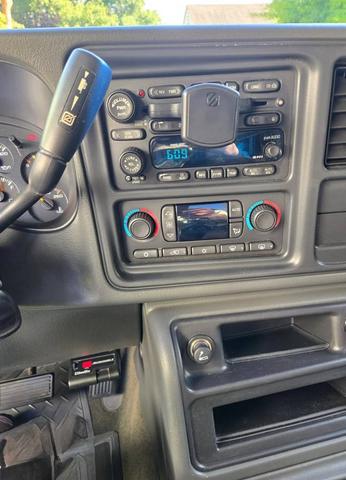 Photo of 2003 White GMC Sierra 2500