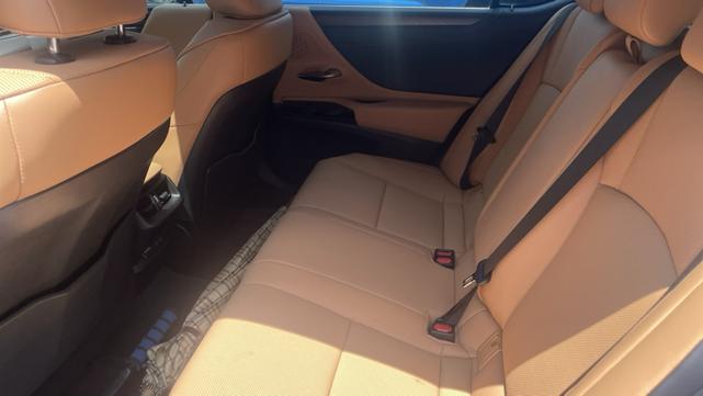 Photo of 2025 Blue Lexus ES 300h