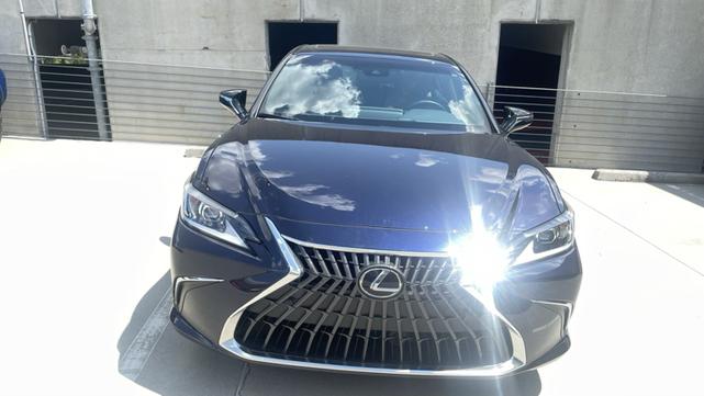 Photo of 2025 Blue Lexus ES 300h