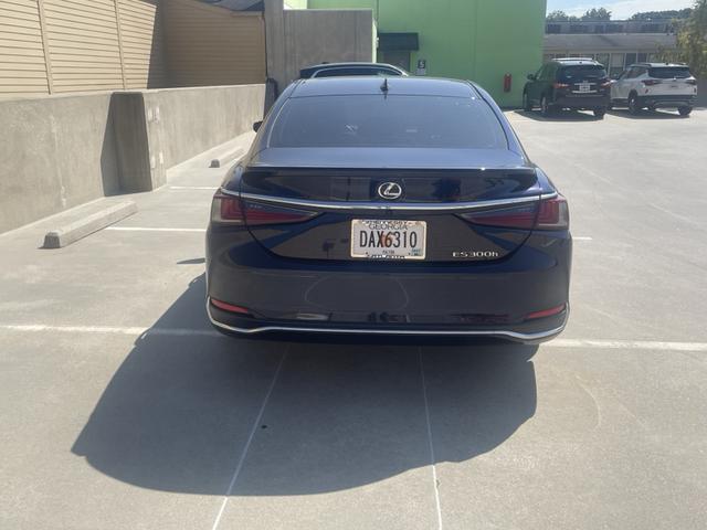 Photo of 2025 Blue Lexus ES 300h