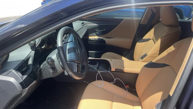 Photo of 2025 Blue Lexus ES 300h