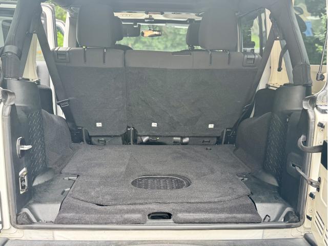 Photo of 2018 White Jeep Wrangler JK Unlimited