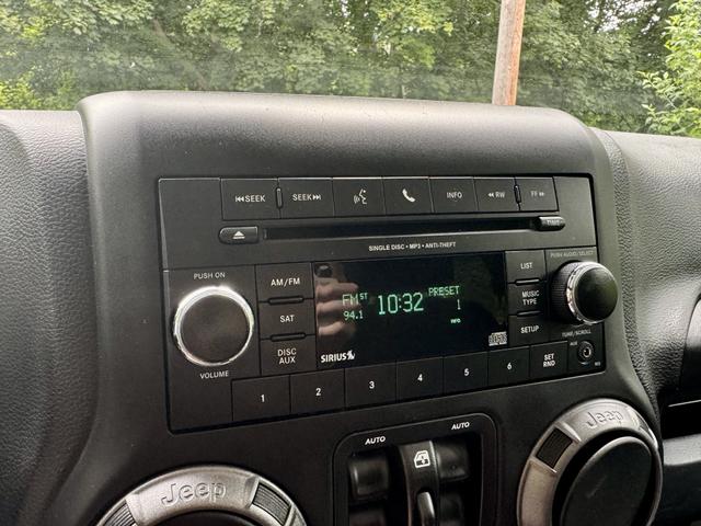 Photo of 2018 White Jeep Wrangler JK Unlimited