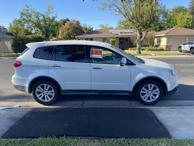 Photo of 2010 White Subaru Tribeca