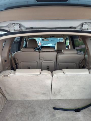 Photo of 2010 White Subaru Tribeca