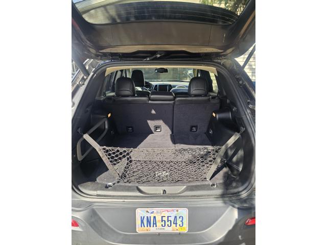 Photo of 2015 Gray Jeep Cherokee