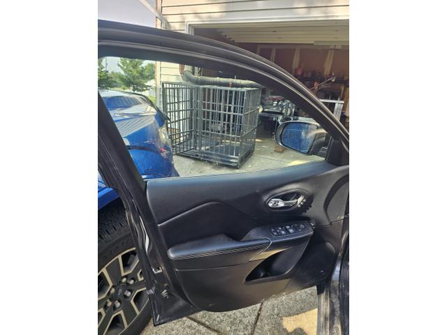 Photo of 2015 Gray Jeep Cherokee