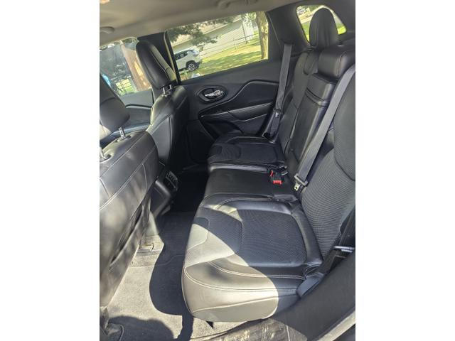 Photo of 2015 Gray Jeep Cherokee