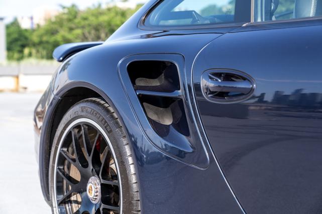 Photo of 2011 Blue Porsche 911