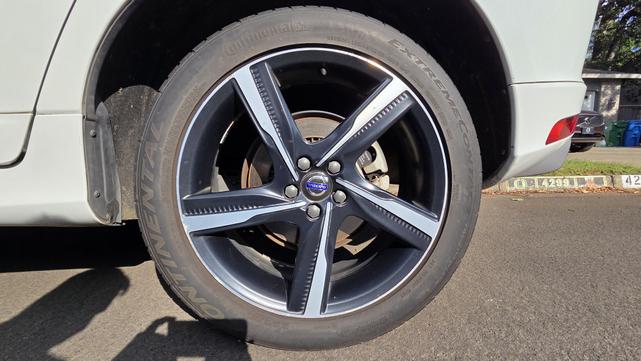 Photo of 2016 White Volvo XC60