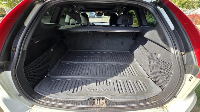 Photo of 2016 White Volvo XC60