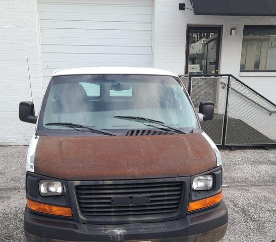 Photo of 2011 White GMC Savana 1500