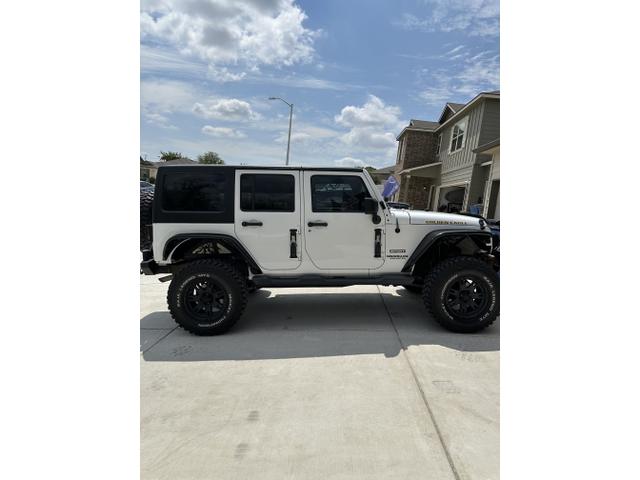 Photo of 2012 White Jeep Wrangler Unlimited