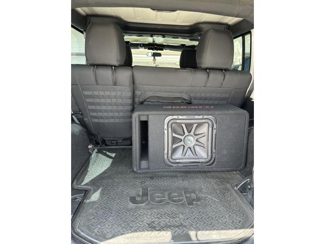 Photo of 2012 White Jeep Wrangler Unlimited