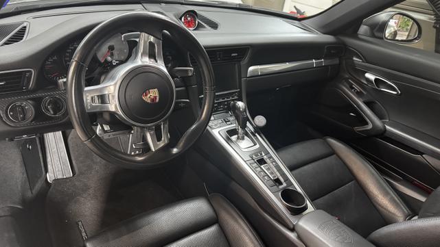 Photo of 2012 White Porsche 911