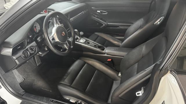 Photo of 2012 White Porsche 911