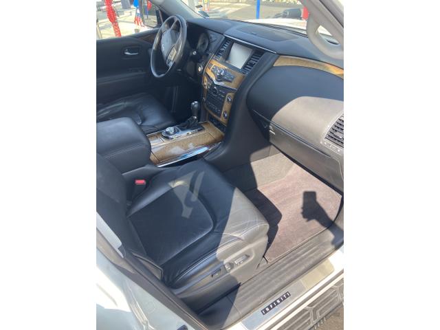 Photo of 2014 White INFINITI QX80