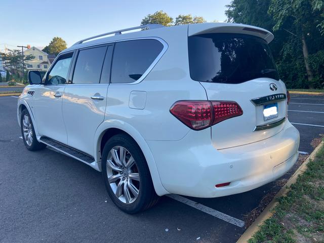 Photo of 2014 White INFINITI QX80