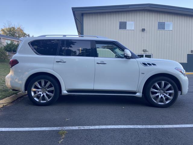Photo of 2014 White INFINITI QX80