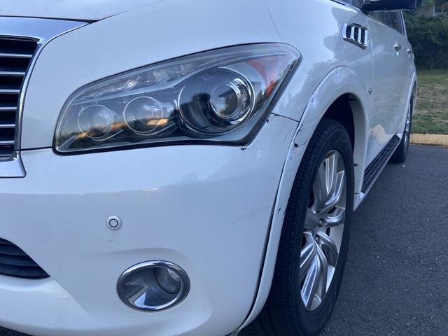 Photo of 2014 White INFINITI QX80