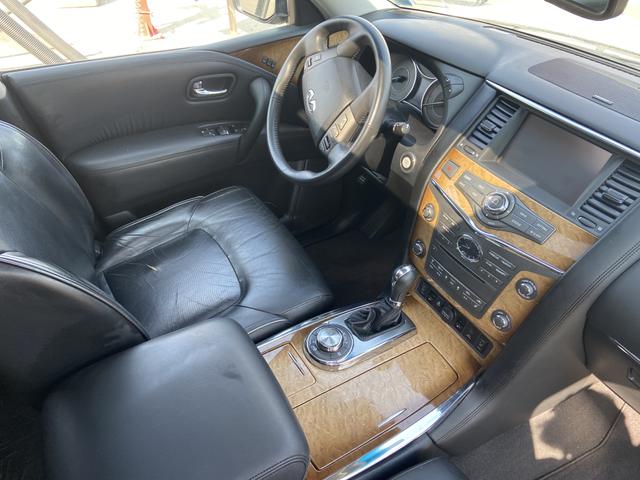 Photo of 2014 White INFINITI QX80
