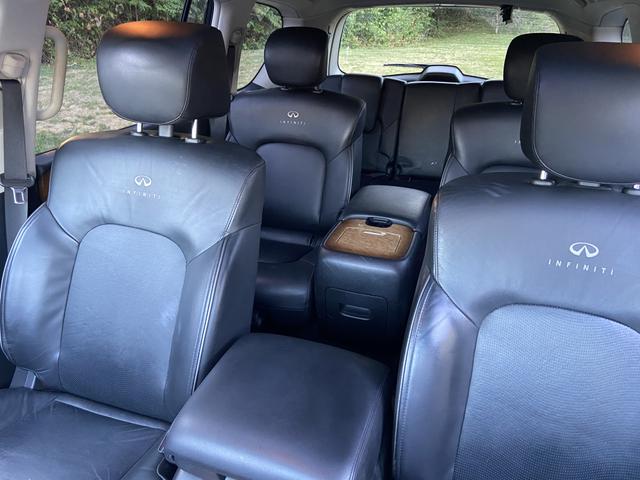 Photo of 2014 White INFINITI QX80