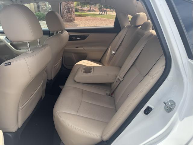 Photo of 2015 White Nissan Altima