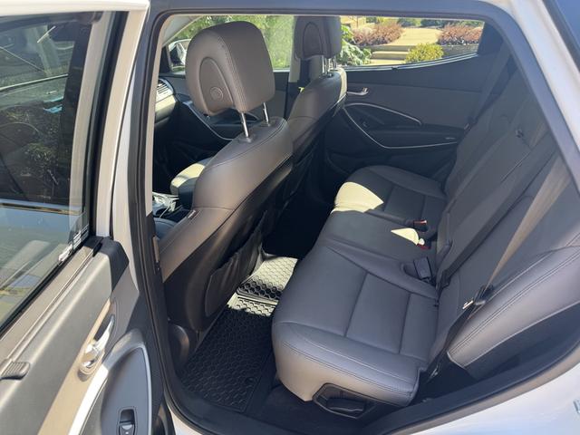 Photo of 2017 White Hyundai Santa Fe Sport