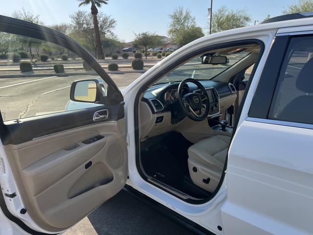 Photo of 2014 White Jeep Grand Cherokee