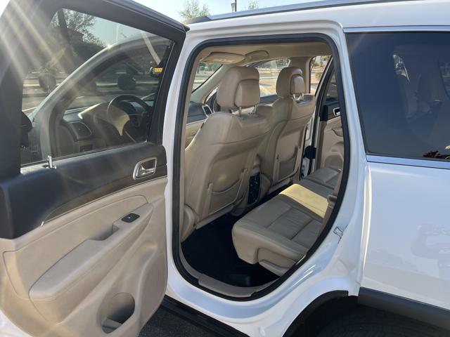 Photo of 2014 White Jeep Grand Cherokee