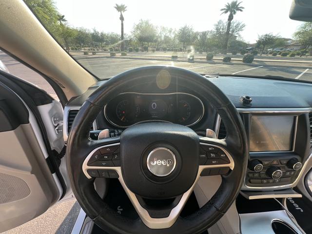 Photo of 2014 White Jeep Grand Cherokee