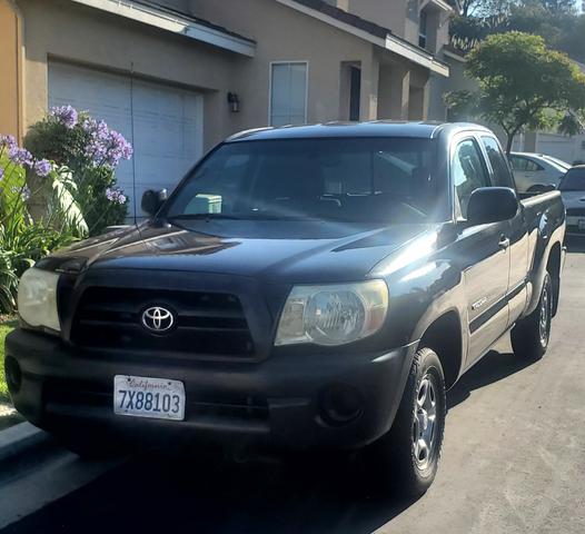 Photo of 2006 Black Toyota Tacoma