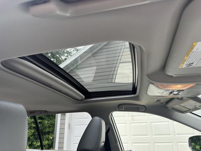Photo of 2021 White Toyota RAV4 Hybrid