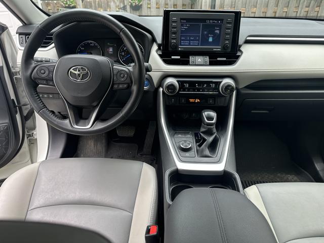 Photo of 2021 White Toyota RAV4 Hybrid