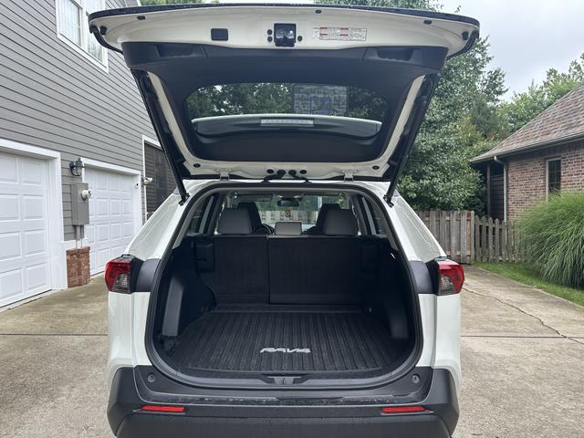 Photo of 2021 White Toyota RAV4 Hybrid