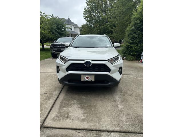 Photo of 2021 White Toyota RAV4 Hybrid