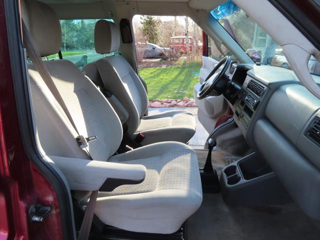 Photo of 2002 Red Volkswagen Eurovan