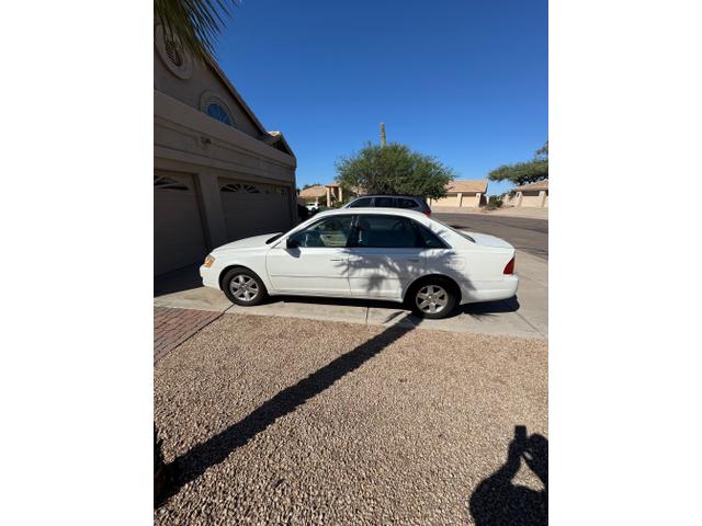 Photo of 2001 White Toyota Avalon
