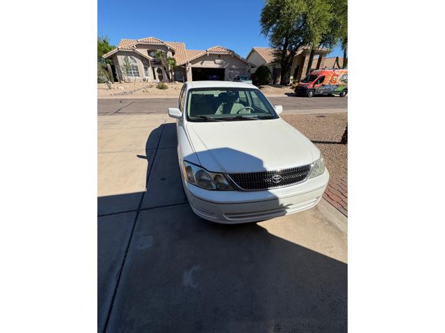 Photo of 2001 White Toyota Avalon