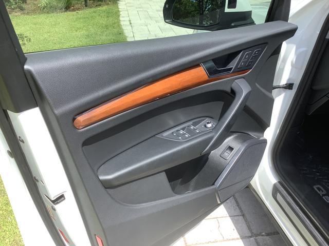 Photo of 2023 White Audi Q5