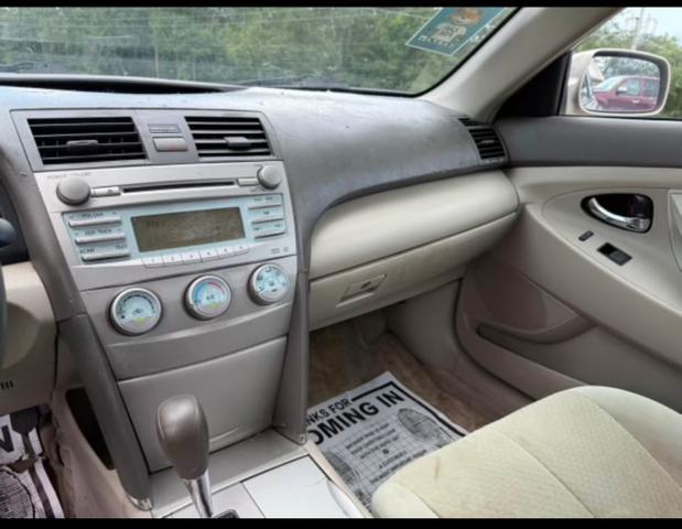 Photo of 2009 Gold Toyota Camry