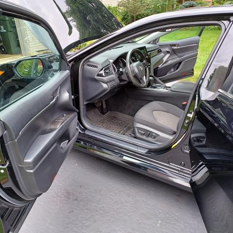 Photo of 2022 Black Toyota Camry Hybrid