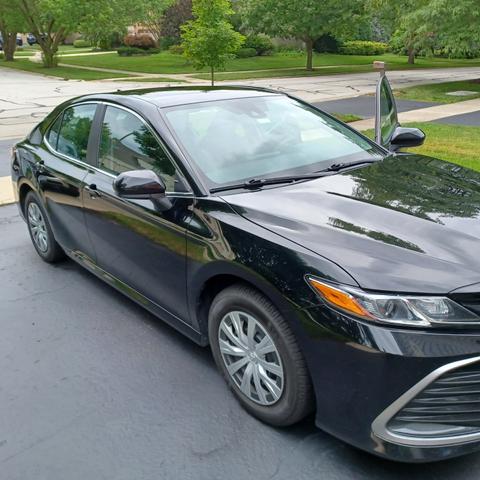 Photo of 2022 Black Toyota Camry Hybrid