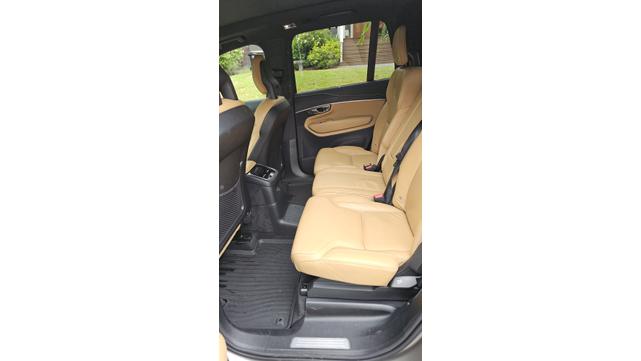 Photo of 2022 Beige Volvo XC90 Recharge Plug-In Hybrid