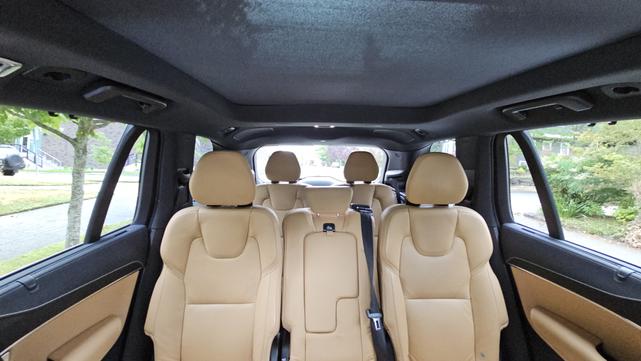 Photo of 2022 Beige Volvo XC90 Recharge Plug-In Hybrid
