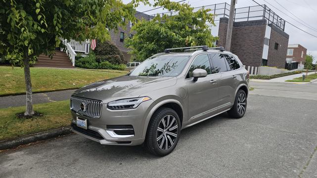 Photo of 2022 Beige Volvo XC90 Recharge Plug-In Hybrid