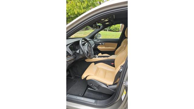 Photo of 2022 Beige Volvo XC90 Recharge Plug-In Hybrid