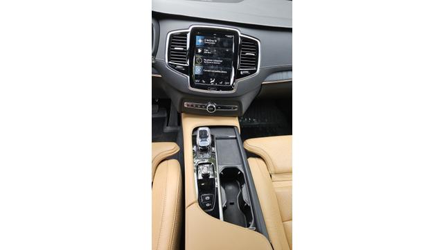 Photo of 2022 Beige Volvo XC90 Recharge Plug-In Hybrid