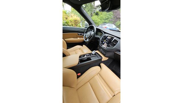 Photo of 2022 Beige Volvo XC90 Recharge Plug-In Hybrid