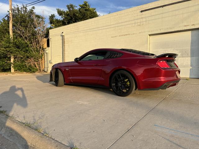 Photo of 2015 Red Ford Mustang